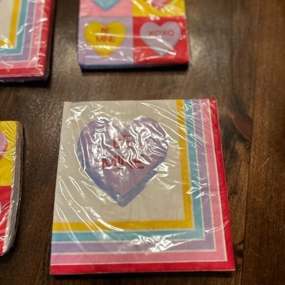 ⭐️ Valentine’s Day Hearts Be Mine Text Me‎ Set Of 4 Napkins Brand New In Package - Picture 2 of 5